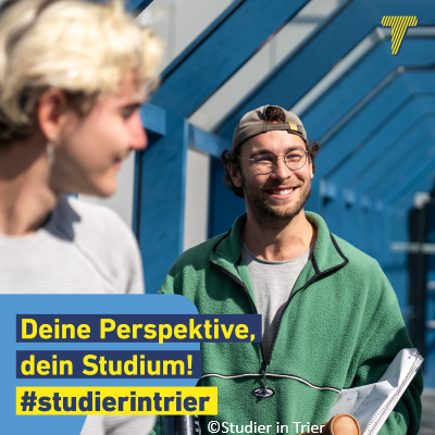Studierende auf dem Campus